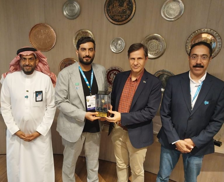 Mourad (3rd from L) receives a souvenir alongside Unaizah Chamber leaders