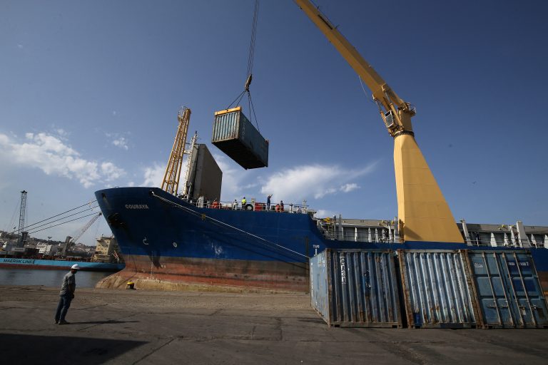 Cargo handling at the Port of Algiers, in Algeria: fertilizer sales to Brazil have gone up