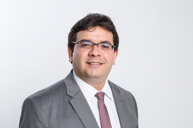 رافائيل فونتيليس رئيس الكونسوريوم الشمال الشرقي وهو أحد الحكام المشاركين في هذه البعثة.