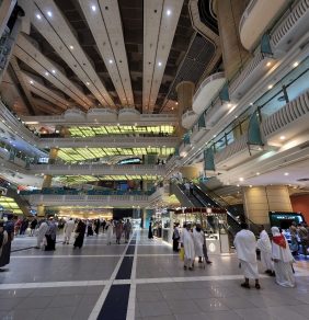 Centro de compras na Arábia Saudita: varejo, atacado e serviços de hotelaria impulsionaram economia