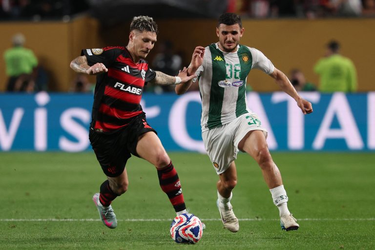 Flamengo defeats Espérance at FIFA Club World Cup Flamengo's Uruguayan defender #02 Guillermo Varela and Esperance's Tunisian midfielder #36 Chiheb Jbeli fight for the ball during the FIFA Club World Cup 2025 Group D football match between Brazil's CR Flamengo and Tunis' Esperance Sportive de Tunis at the Lincoln Financial Field stadium in Philadelphia on June 16, 2025. (Photo by FRANCK FIFE / AFP)