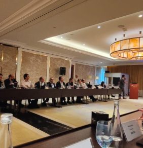 Empresários em seminário em Amã: encontros de negócios em diversos setores da economia