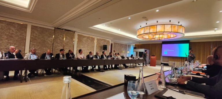 Empresas abriram portas para negócios na Jordânia Empresários em seminário em Amã: encontros de negócios em diversos setores da economia