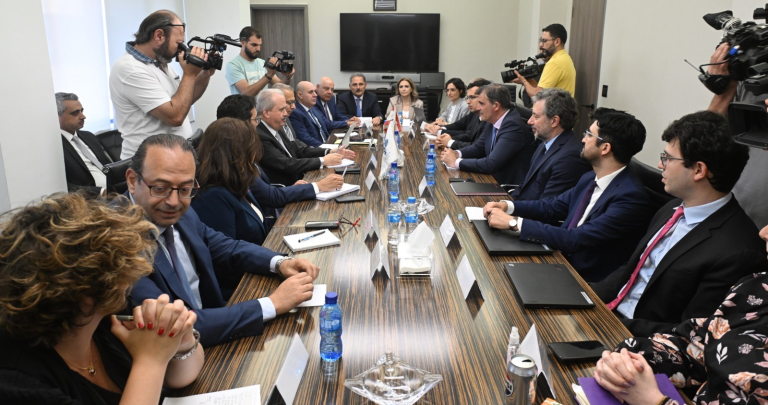 Lebanon, IMF back in agreement talks Lebanese officials and IMF staff meet: talks for stability