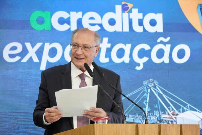 Governo devolverá impostos a pequenos exportadores Geraldo Alckmin falou sobre a iniciativa em cerimônia no Palácio do Planalto