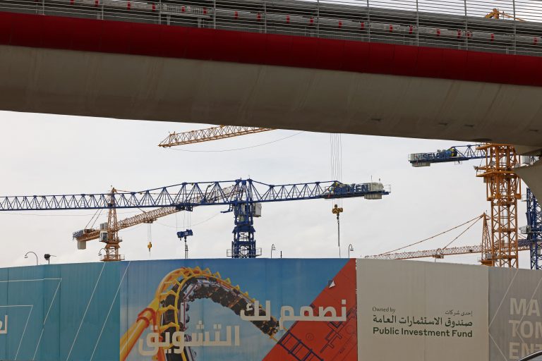 السعودية: التنوع الاقتصادي يدعم النمو مشروع في العاصمة السعودية الرياض: البناء إحدى القطاعات المزدهرة في هذا البلد العربي الخليجي