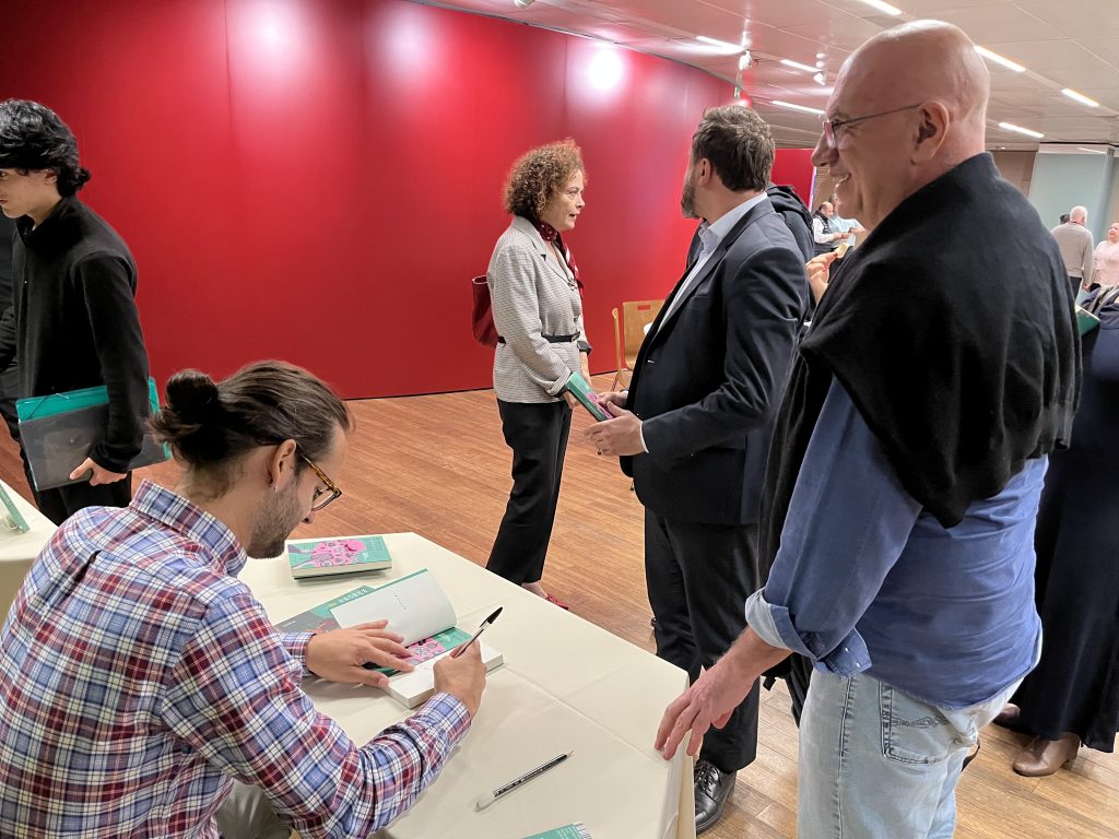 رافق اطلاق الكتاب حفل كوكتيل في مقر الغرفة التجارية العربية البرازيلية في ساو باولو