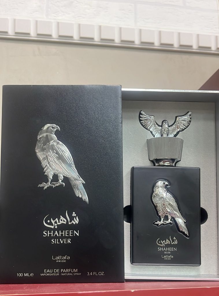 Embalagens e garrafas atraentes atraem os compradores