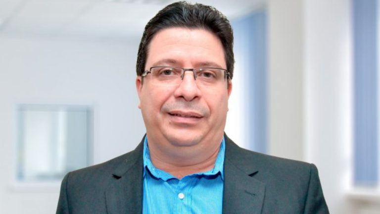 #Podcast: Yes, o Brasil exporta caqui Adilson Neves tem experiência na exportação de frutas para o mercado árabe