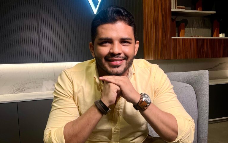 Felippe Fabrício dos Santos Siqueira é formado em Arquitetura e Urbanismo e em Engenharia Mecânica