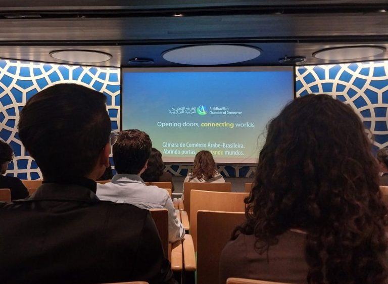 Estudantes da graduação e da pós-graduação participaram da visita