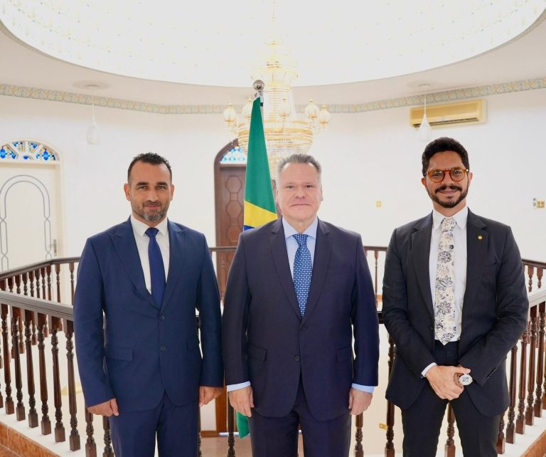 Ambassador Alfredo Leoni (C) with Noury Dwedary (L) and Rafael Solimeo: meeting with Gulf politicians and business leaders