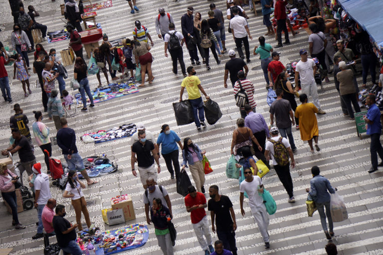 Brazil’s GDP up 0.4% in second quarter People walk in a shopping center in Sao Paulo, Brazil, on March 4, 2021 amid the Covid-19 pandemic. (Photo by Cris Faga/NurPhoto) (Photo by Cris Faga / NurPhoto / NurPhoto via AFP)