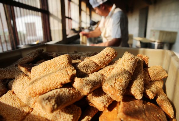 Sesame seed cake: traditional food of Xiting in east China