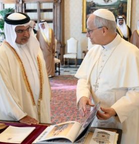 papa e bahrein foto vatican media