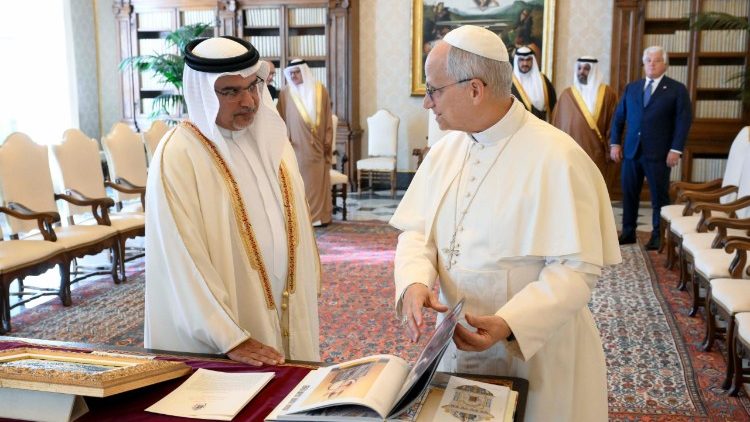 Pope Leo XIV receives Crown Prince of Bahrain Prime Minister Al Khalifa in conversation with Pope Leo XIV