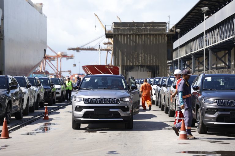 Brazilian vehicle exports rise 49.3% Vehicle being shipped from Port of Suape to Argentina in June