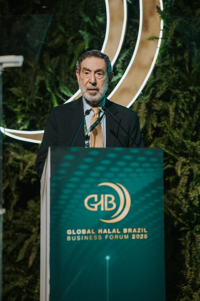 أوزمار شحفة يلقي الكلمة الختامية للمنتدى