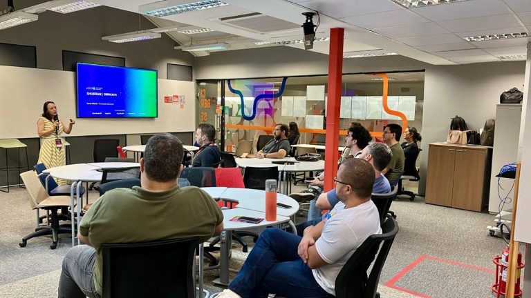 Karen Mizuta during lecture at Rec’nPlay: Attendees showed interest in learning about the innovation business ecosystem of Arab countries