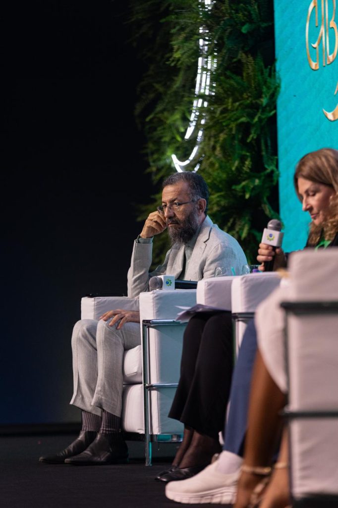 Khalawi and Martins (with the microphone): Panel discussed opportunities in Islamic finance