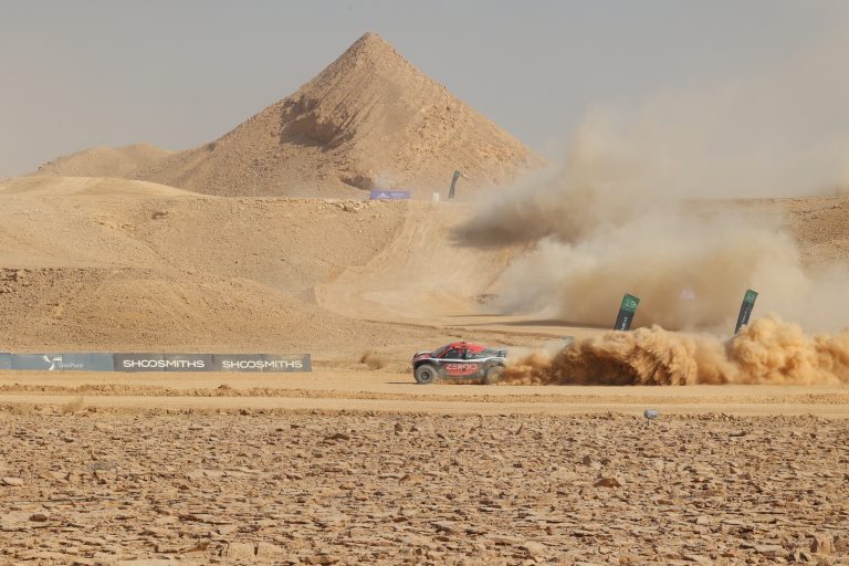 Brazil-Arab Gallery #24 US' driver Gary Leadbetter of Zeroid Motorsport competes in a hydrogen-powered car during the inaugural FIA Extreme H World Cup in Qiddiya on October 9, 2025. (Photo by Fayez Nureldine / AFP)