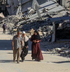 Palestinians return to devastated homes in Khan Yunis after Israeli withdrawal