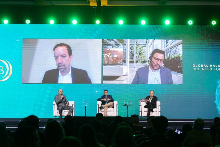 شهدت الجلسة مشاركات حضورية وأخرى افتراضية عبر الإنترنت