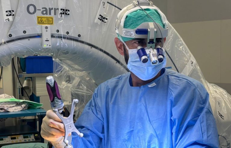 دبي تستقطب أطباء برازيليين جرّاح الأعصاب نيكاندرو فيغيريدو عمل في المملكة العربية السعودية قبل انتقاله إلى الإمارات العربية المتحدة.