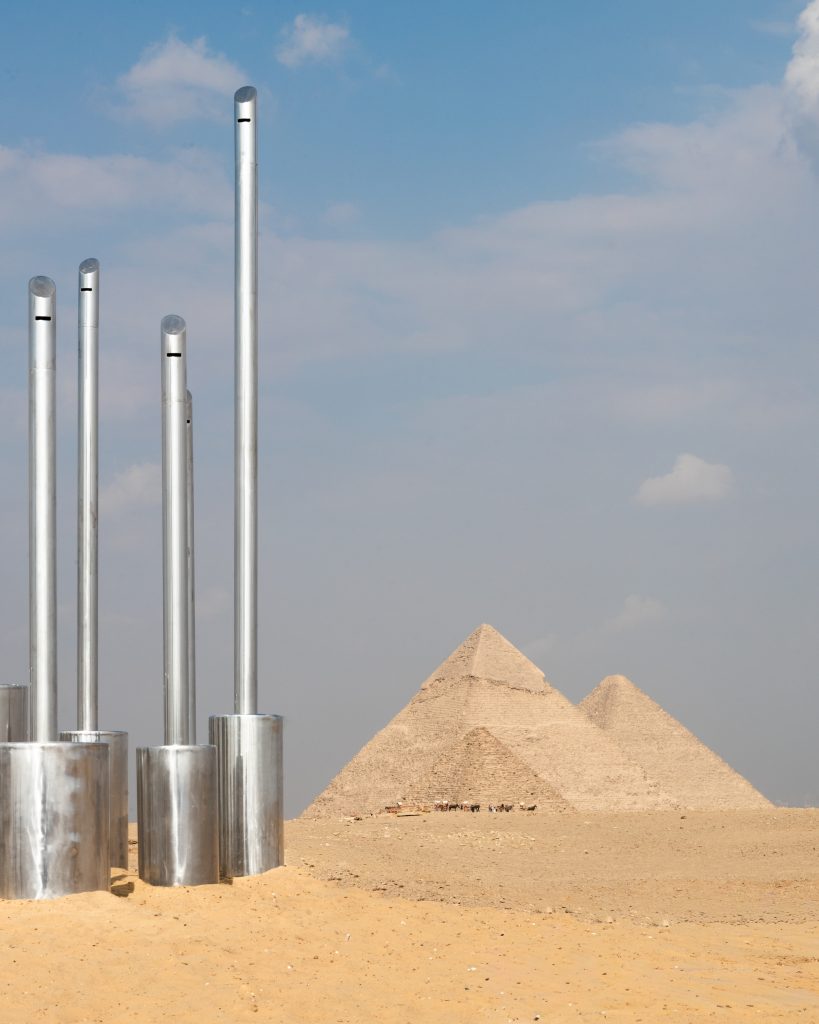 يتكون العمل الفني "Vento" من 21 من النايات المصنوعة من الألمنيوم المصقول والتي تقوم بدورها بإعادة ارتداد الأصوات التي يصدرها النسيم الذي يهب في منطقة الجيزة