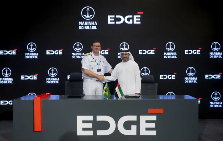 Marinha e Edge Group avançam em projeto antidrone Zampieri (à esq.) e Al Marar: acordo entre Edge Group e Marinha do Brasil poderá envolver escudos antimísseis