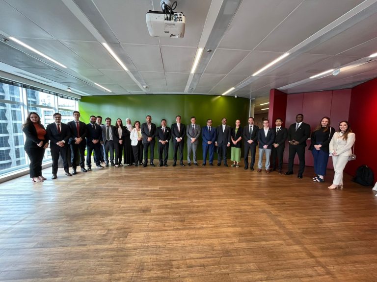 لقاء في مقر الغرفة التجارية العربية البرازيلية، بعد اجتماع رفيع المستوى كان قد جمع قادة البرازيل وماليزيا