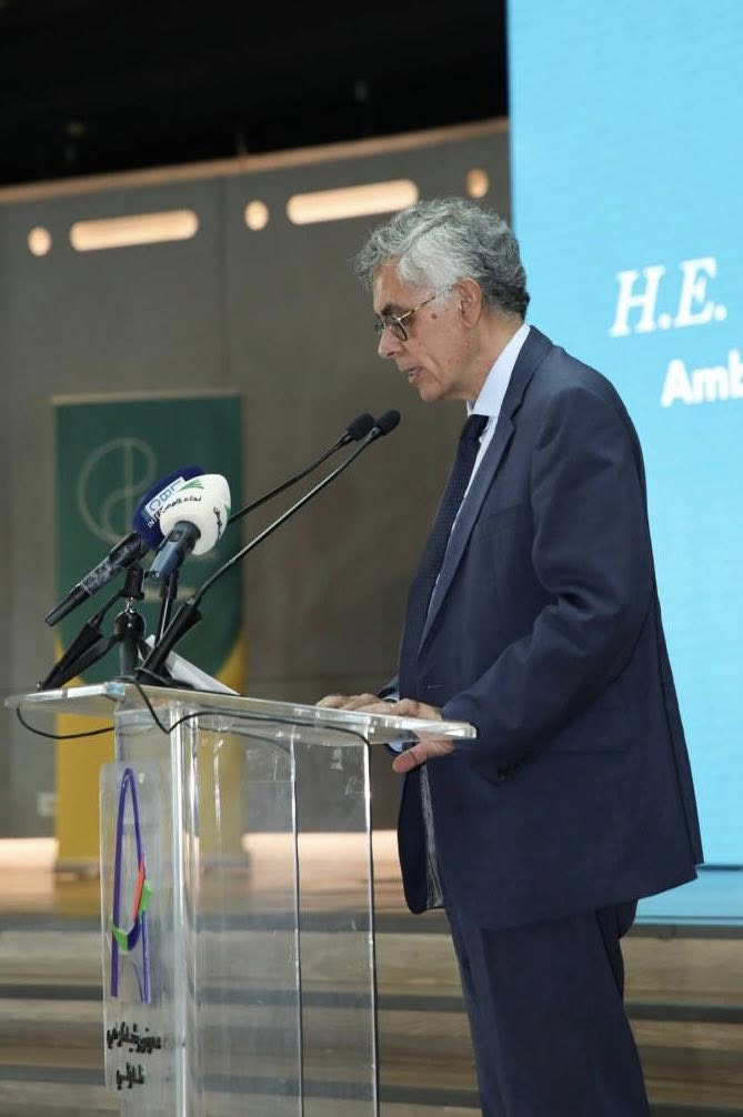 Brazilian ambassador at the bust inauguration