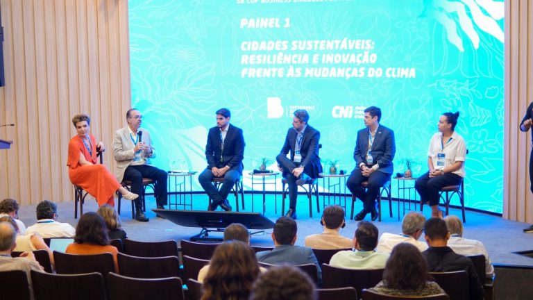 Arab-Brazilian Chamber takes part in COP30 Fernanda Baltazar (R) took part in the business forum on the low-carbon economy