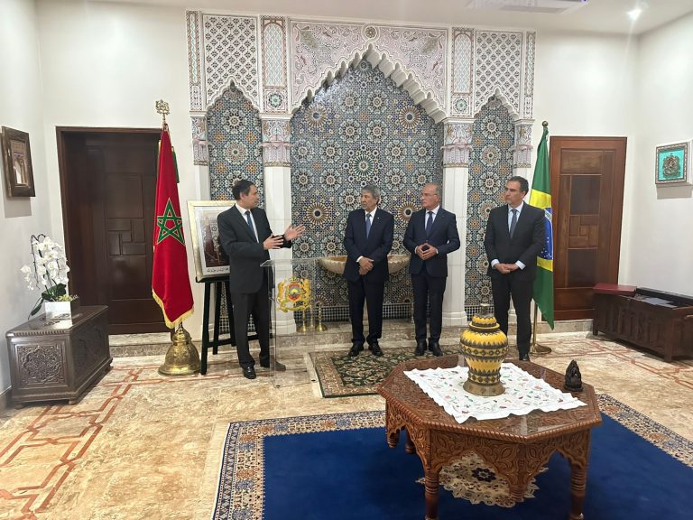 Brazil-Arab Gallery #37 Diplomat Ibrahim Alzeben was honored by Arab ambassadors on Wednesday (26) in Brasília as he concluded his tenure as Palestine’s ambassador and dean of the Council of Arab Ambassadors in Brazil to take up a position at the Arab League. The event was hosted by Morocco’s ambassador to Brazil, Nabil Adghoghi, who will succeed Alzeben as dean of the Council. In addition to Arab diplomats serving in Brazil, the gathering was attended by the President of the Arab-Brazilian Chamber of Commerce (ABCC), William Adib Dib Jr.; Brazil’s Ministry of Foreign Affairs’ Secretary for Africa and the Middle East, Carlos Sérgio Sobral Duarte; and the ministry’s Middle East Department Director, Clélio Nivaldo Crippa Filho; among other guests.