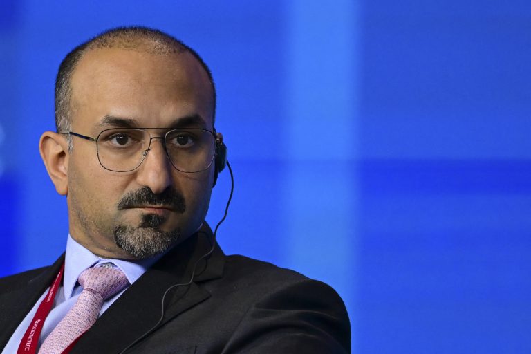 البحرين: تدريب 6 آلاف شخص في قطاع الابتكار الوزير عبدالله بن عادل فخرو (في الصورة خلال فعالية خارج البحرين في العام 2024) معلناً الخطة الوطنية