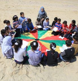 Crianças assistidas pelo Tamer Institute na Palestina: produção literária agora é traduzida para o português