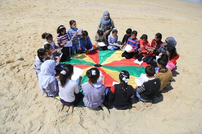 Book brings together works by Palestinian children Children assisted by the Tamer Institute in Palestine: Their literary work is now translated into Portuguese