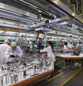 Fábrica de autopeças de empresa alemã na cidade de Jemmal: indústria foi o setor que mais recebeu investimento de outros países 