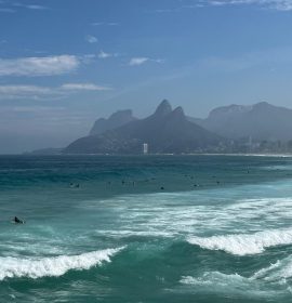 Na Cidade Maravilhosa, mar, natureza e história são atrações além da passarela do samba