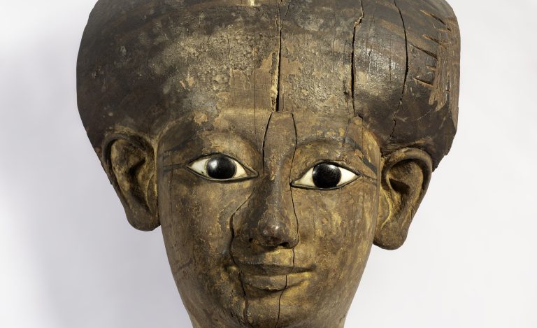 O Egito eterno na Casa Museu Eva Klabin Peça de madeira datada de 1.550 a 1.307 a.C. faz parte da coleção da Casa Museu Eva Klabin