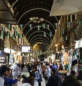 Comércio de rua em Damasco: confiança dos consumidores está se recuperando