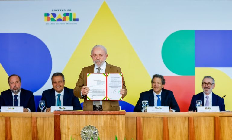 Brazil President Lula scraps fuel tax Lula at the Planalto Palace: Diesel subsidy is a way to avoid an increase in inflation of basic goods