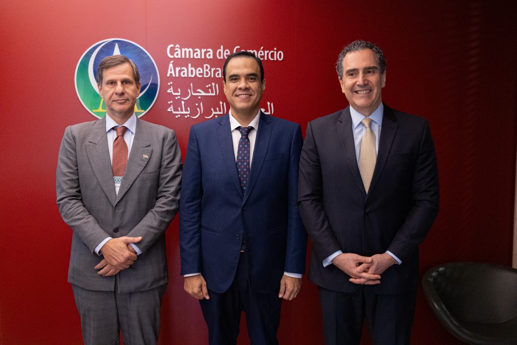 Arab-Brazilian Chamber Secretary-General & Vice President of International Relations Mohamad Orra Mourad (L), Minister Feliciano (C), and Dib (R)
