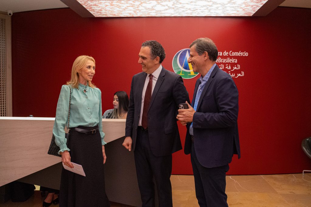 Angela Gandra, William Dib (ao centro) e Mohamad Mourad: prefeitura está aproximando das câmaras de comércio para desenvolver parcerias