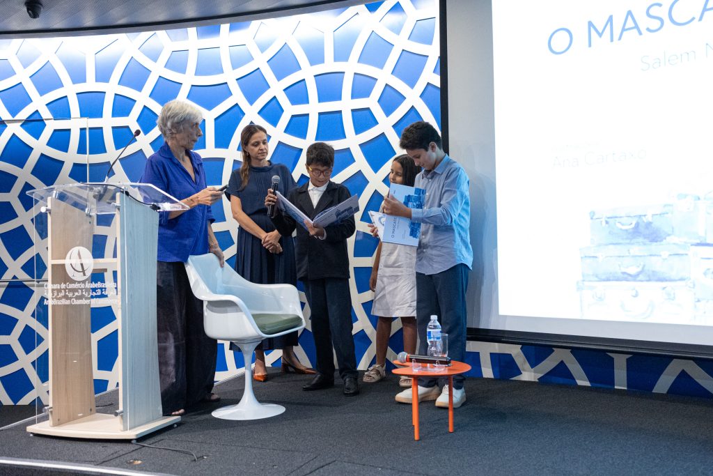 Os filhos de Salem Nasser apresentaram o livro no evento