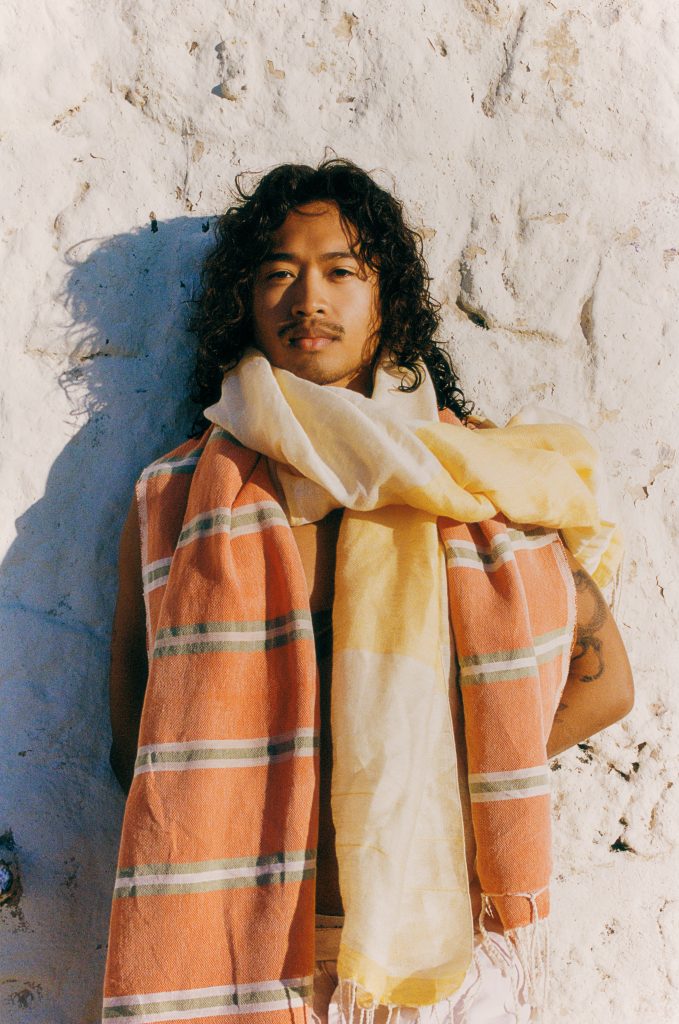 خطوط وألوان تشكل الفوطة التونسية