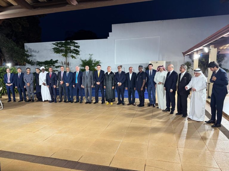 Jordan’s ambassador in Brasília, Maen Masadeh, hosted an iftar for Arab diplomats in the Brazilian capital on Wednesday night (11). Iftar is the meal Muslims have after sunset during the holy month of Ramadan. The Arab-Brazilian Chamber of Commerce (ABCC)’s vice president of international relations and secretary-general, Mohamad Orra Mourad, represented the institution at the gathering.