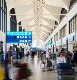 Aeroporto de Dubai: 30 mil pessoas deixaram os Emirados Árabes Unidos em voos da Emirates nos últimos dias