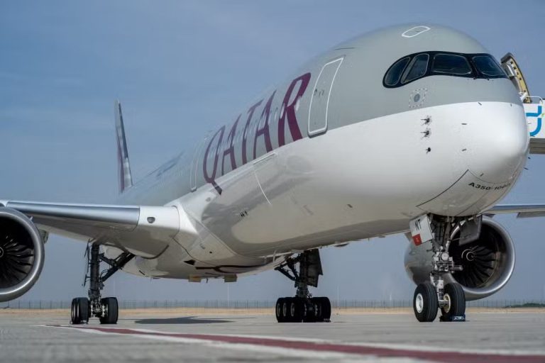 Qatar Airways announced a limited number of flights to several cities on Thursday (12)