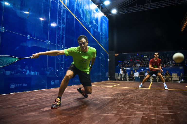 رامي عاشور (في المقدمة) وعلي فرج (في الخلف) خلال مواجهة بينهما في الصين عام 2017